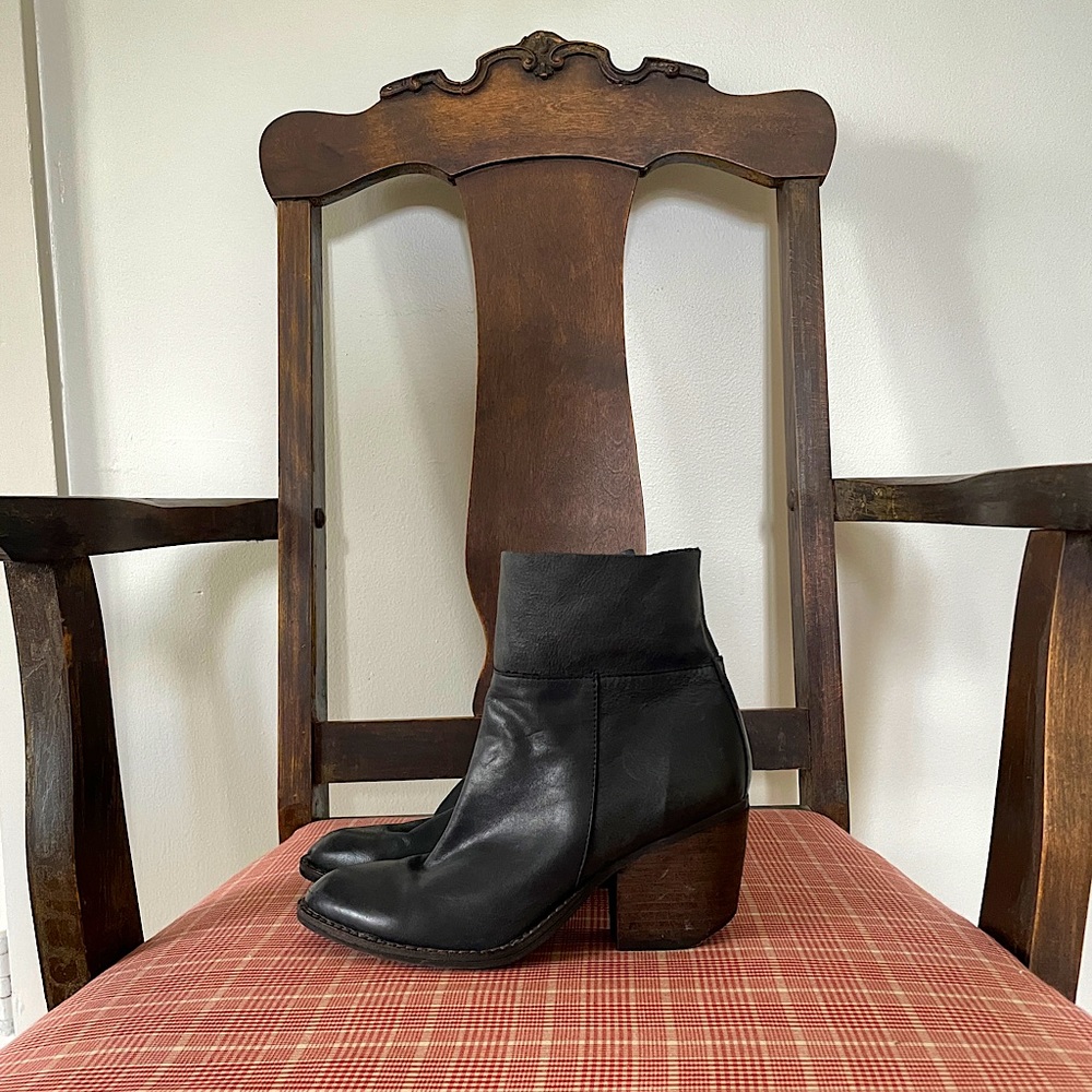 NWOT Jeffrey Campbell Ibiza Last black distressed leather booties US size 6